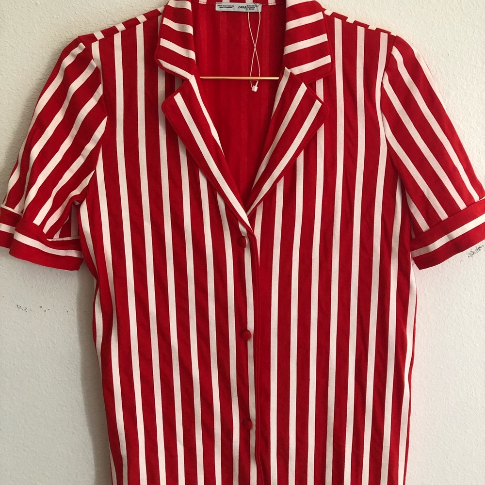 Red/White short sleeve buttoned up shirt
